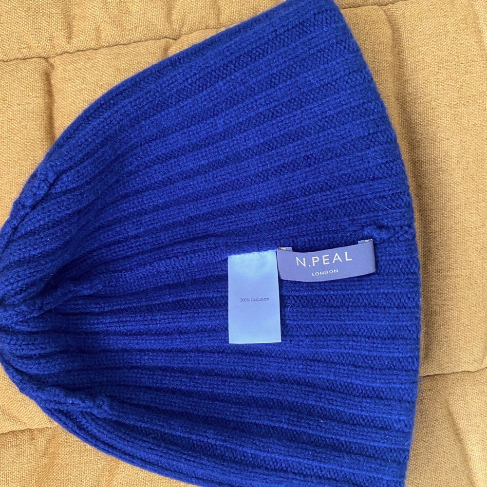 N.PEAL London 100% cashmere hat